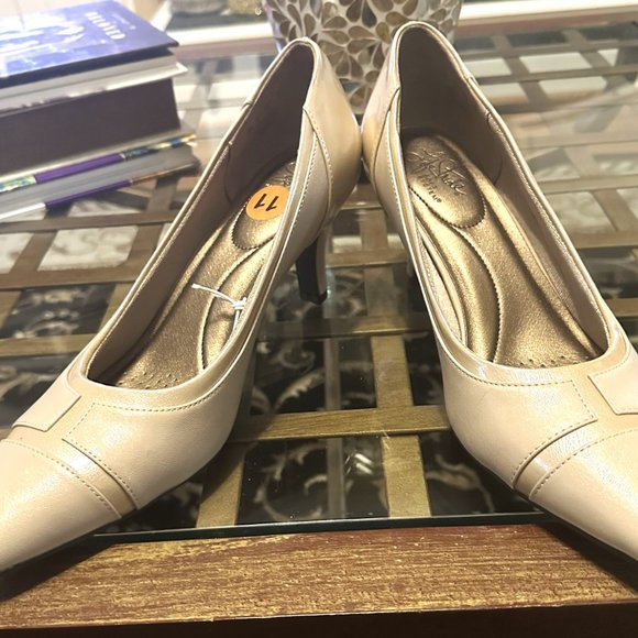 Life Stride Tan Beige Leather Comfort Pumps Sz 11 - Picture 2 of 3